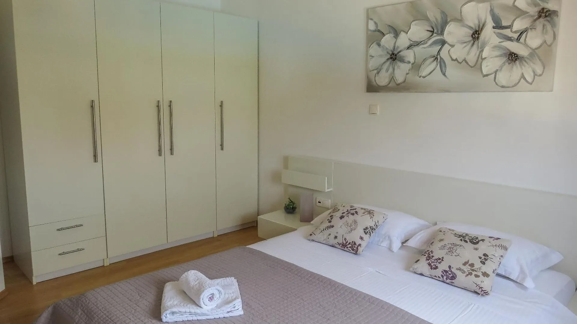 Apartments Eddie - Great Location & Comfor ザダル 0*,  クロアチア