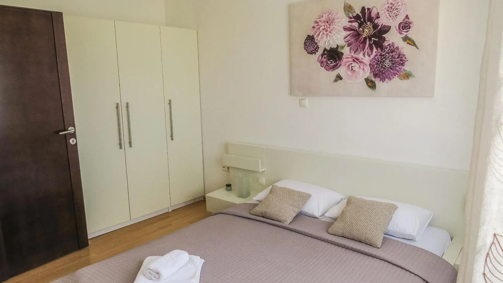 Apartments Eddie - Great Location & Comfor ザダル
