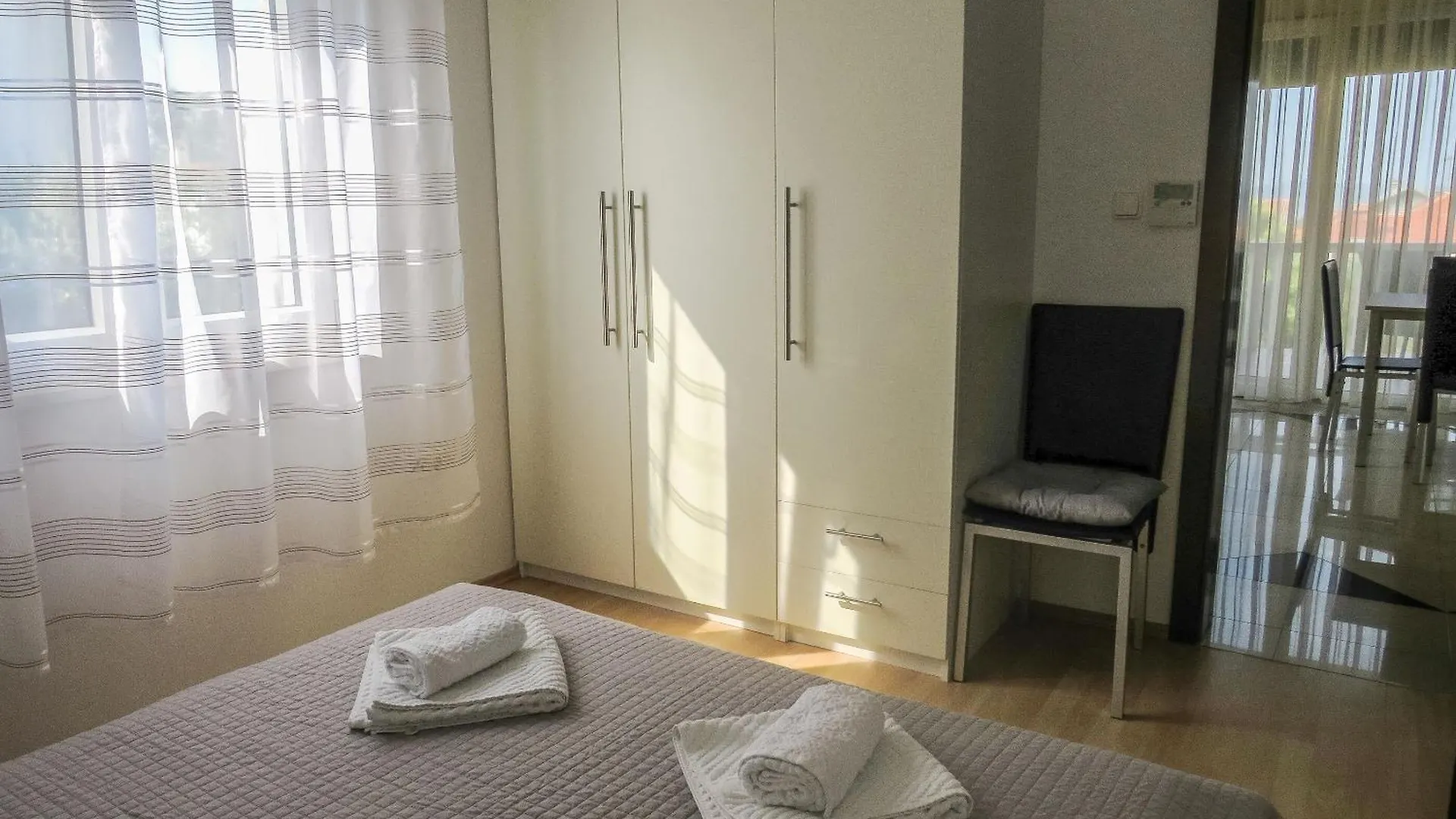 Apartments Eddie - Great Location & Comfor ザダル