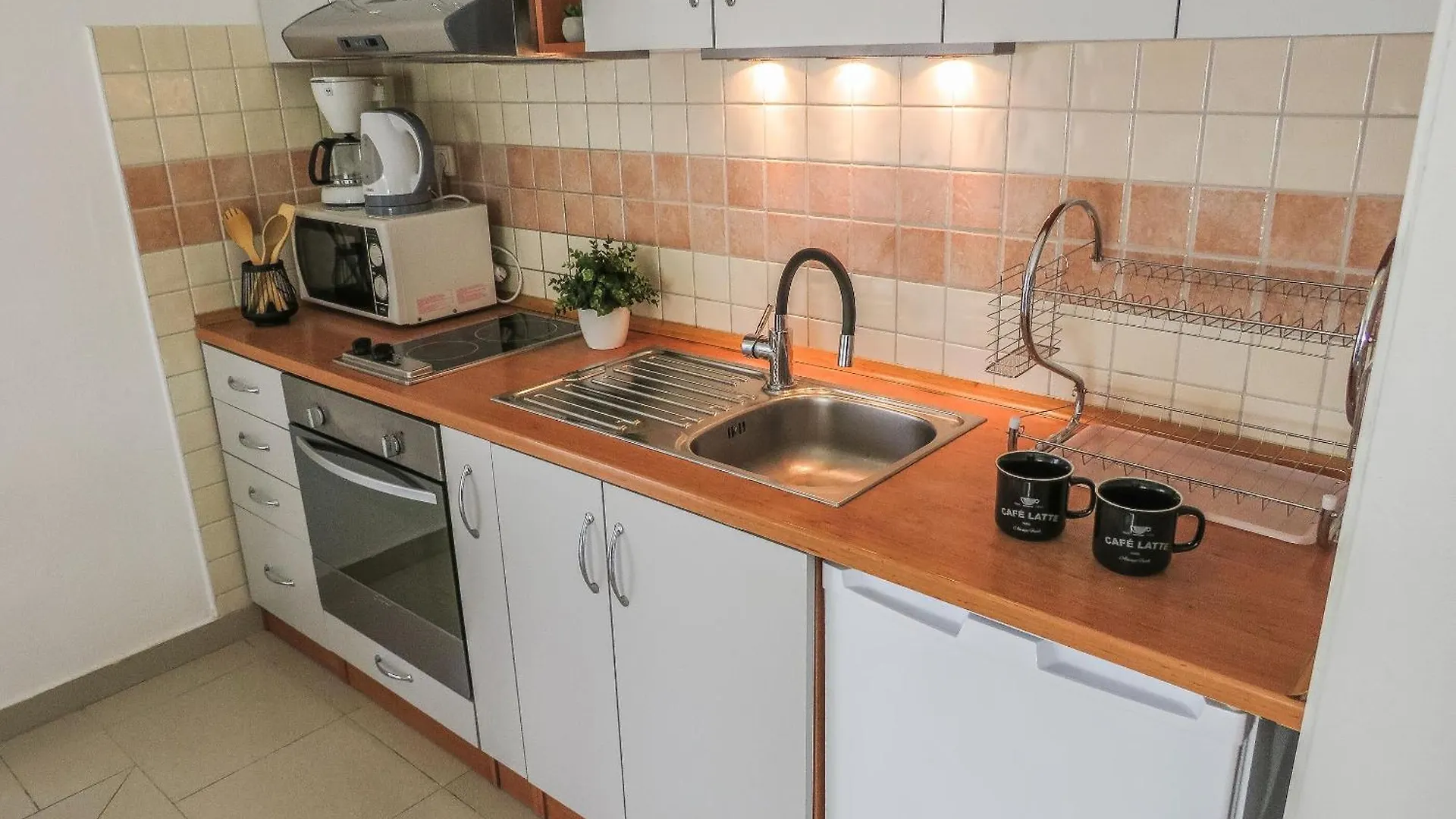 Apartments Eddie - Great Location & Comfor ザダル