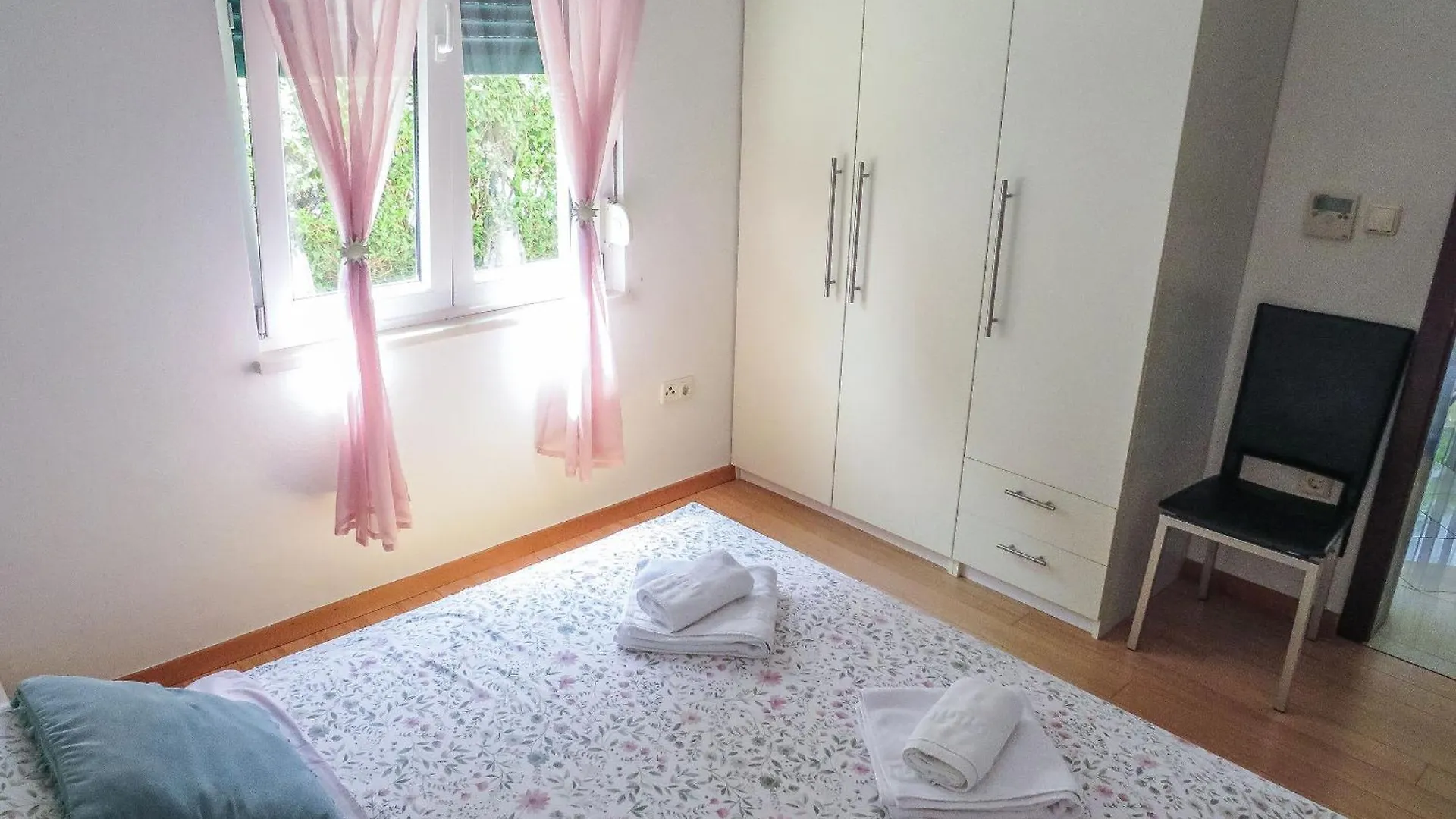 Apartments Eddie - Great Location & Comfor ザダル 0*,