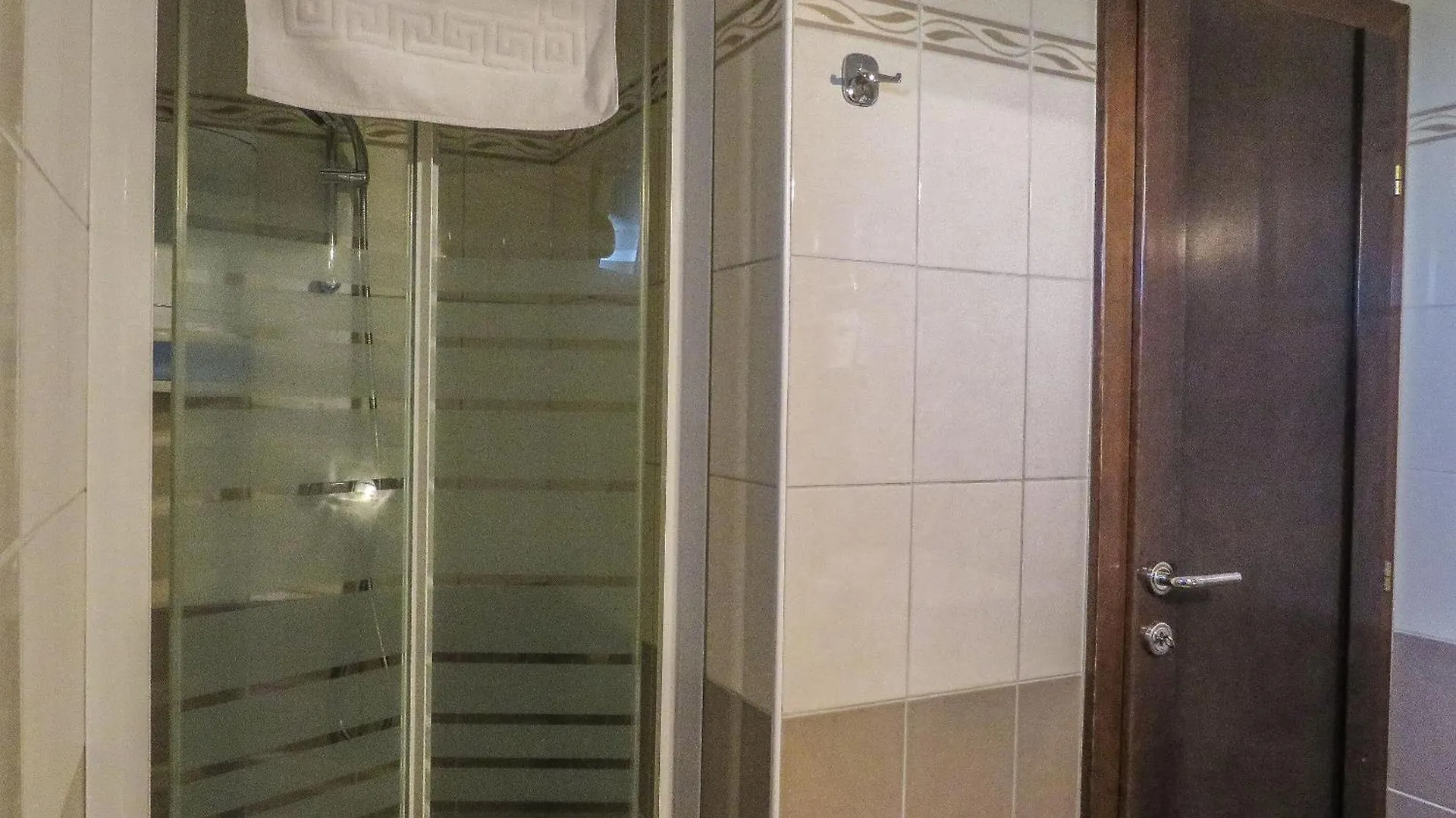 Apartments Eddie - Great Location & Comfor ザダル